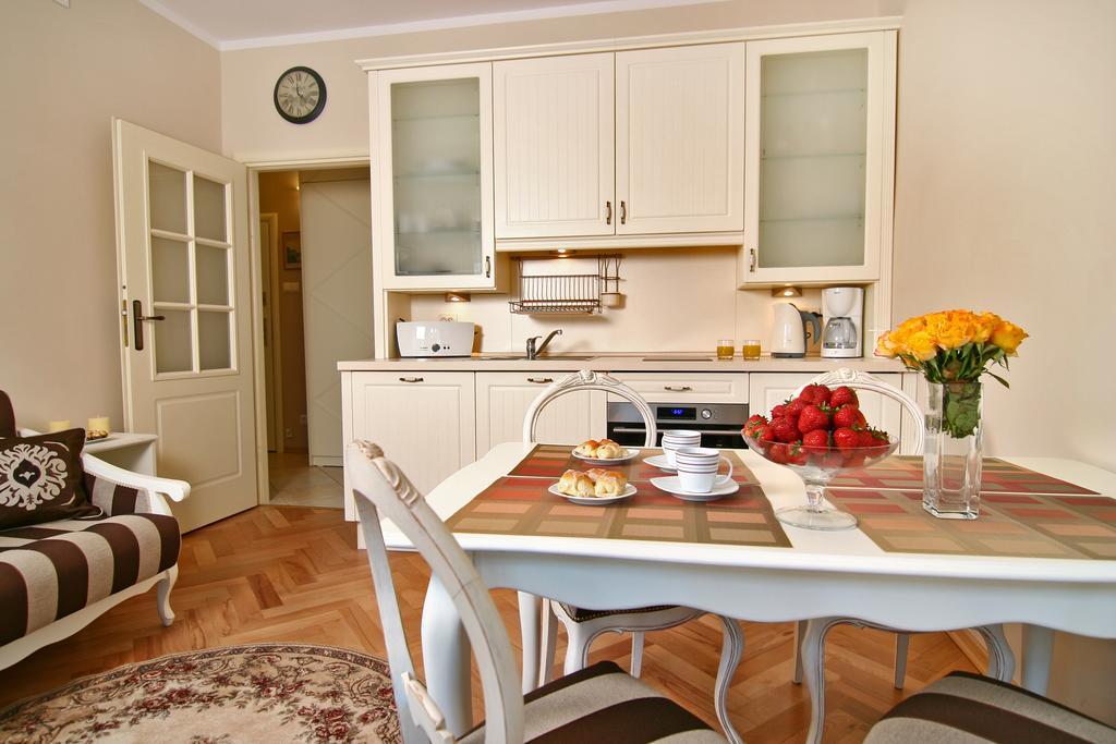 Patio Apartments - Old Town Gdansk Room photo